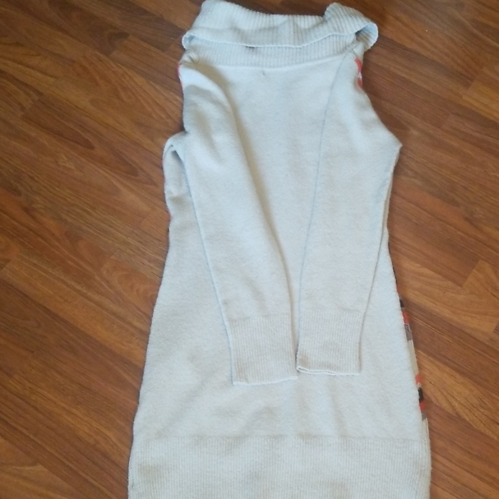 Clothing - Picture 3 of 3